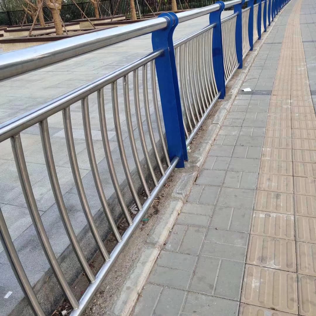 不銹鋼復(fù)合管護欄