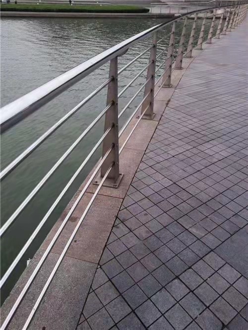 不銹鋼護(hù)欄